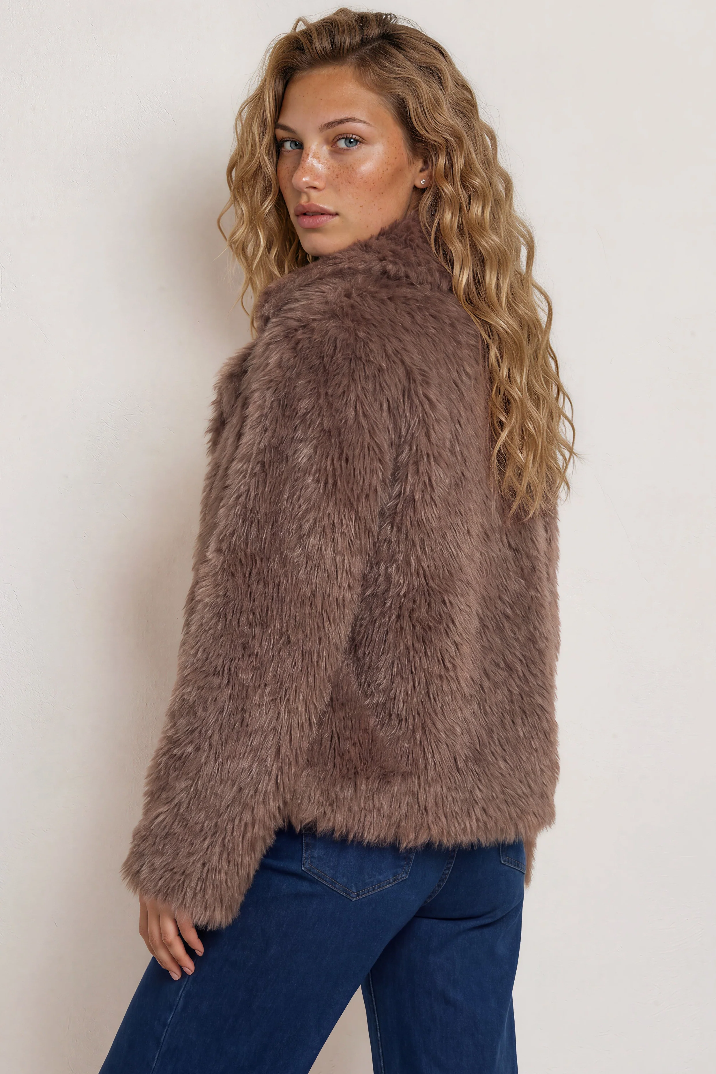Letoile Coat - Notched Collar Faux Fur Jacket with Pockets in Mocha - Image 4