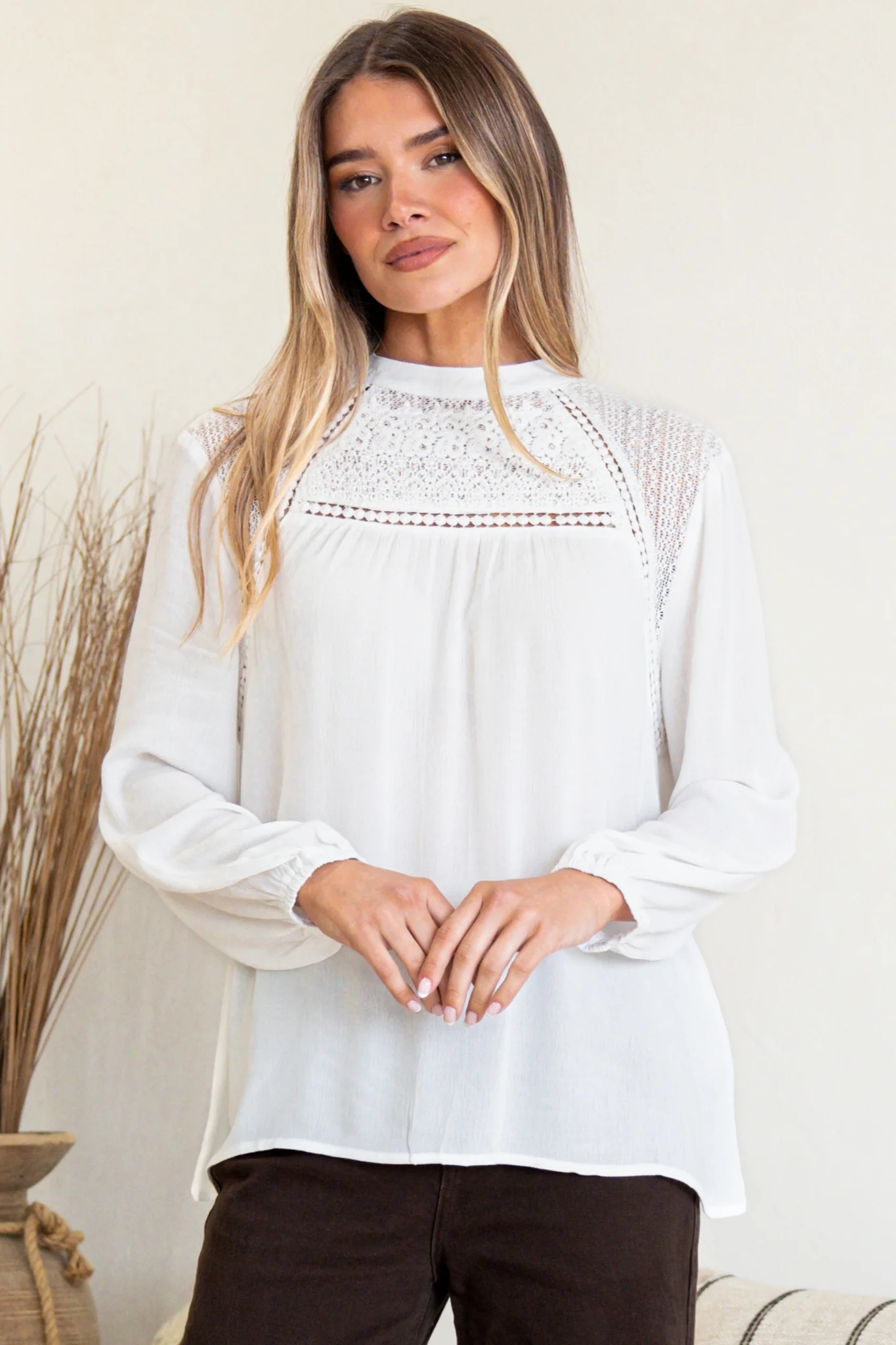 Sorbonne Top - Crew Neck Lace Splicing Pull Over with Balloon Sleeves in White - Image 4